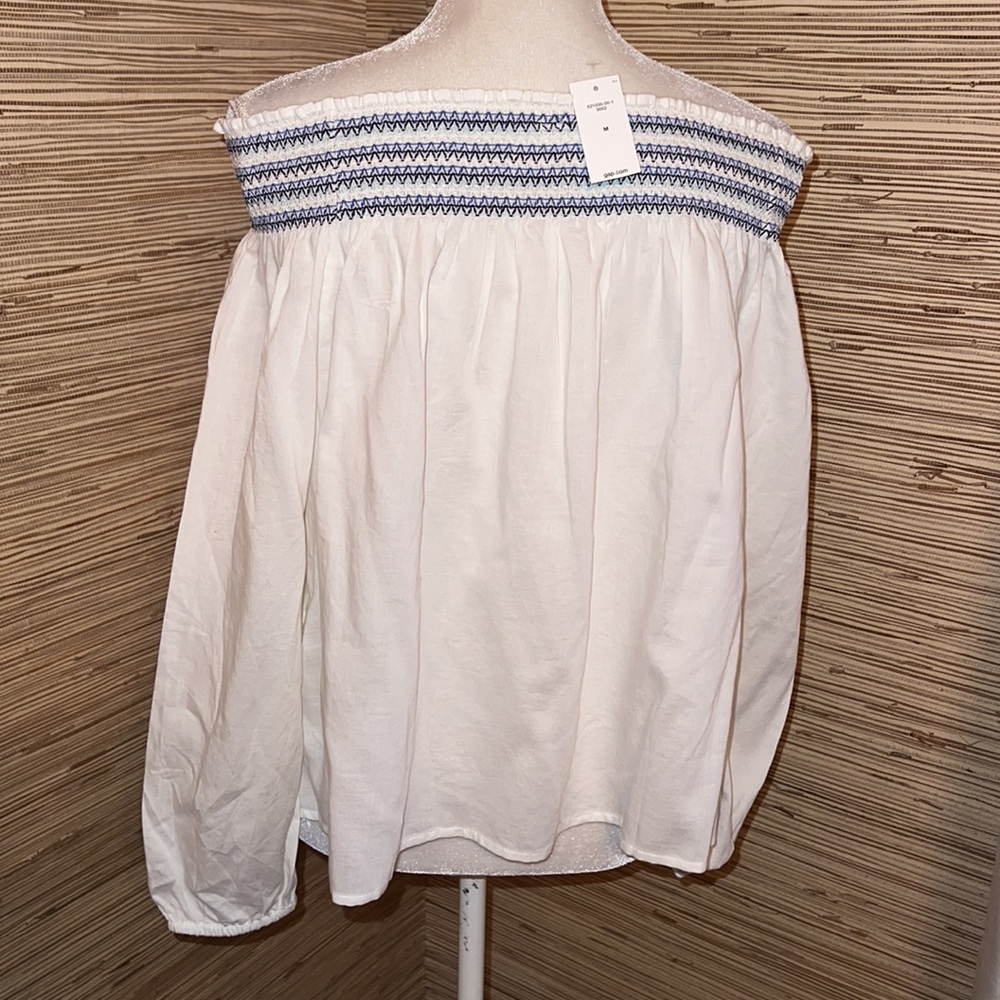 Gap medium off the shoulder white top with blue stitching New with tags nwt! - Picture 4 of 6